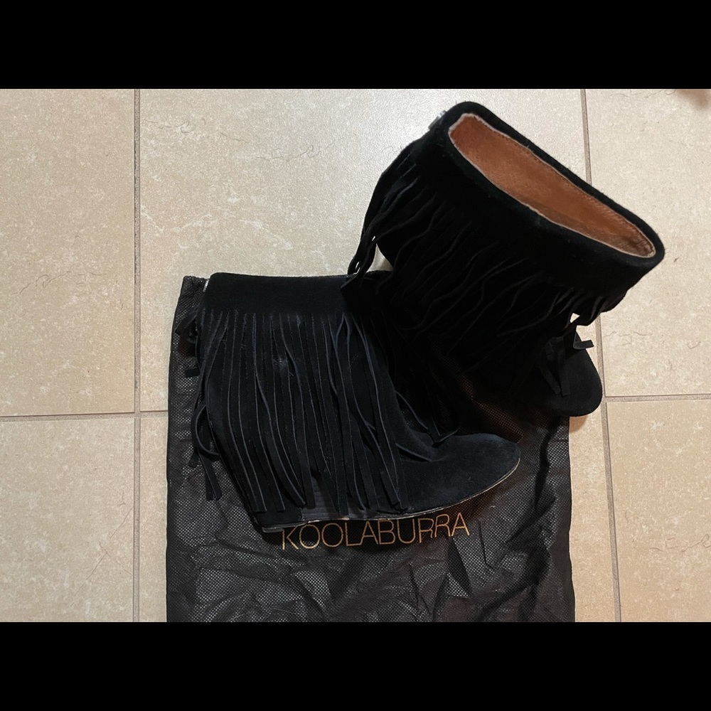New Koolaburra Black Suede Fringe Wedge Booties Size 7